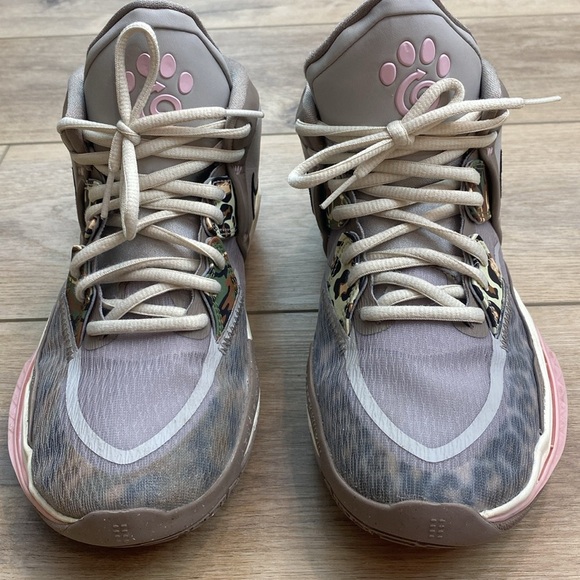 Nike | Kyrie Leopard Camo‎ | Sneakers - Picture 8 of 16